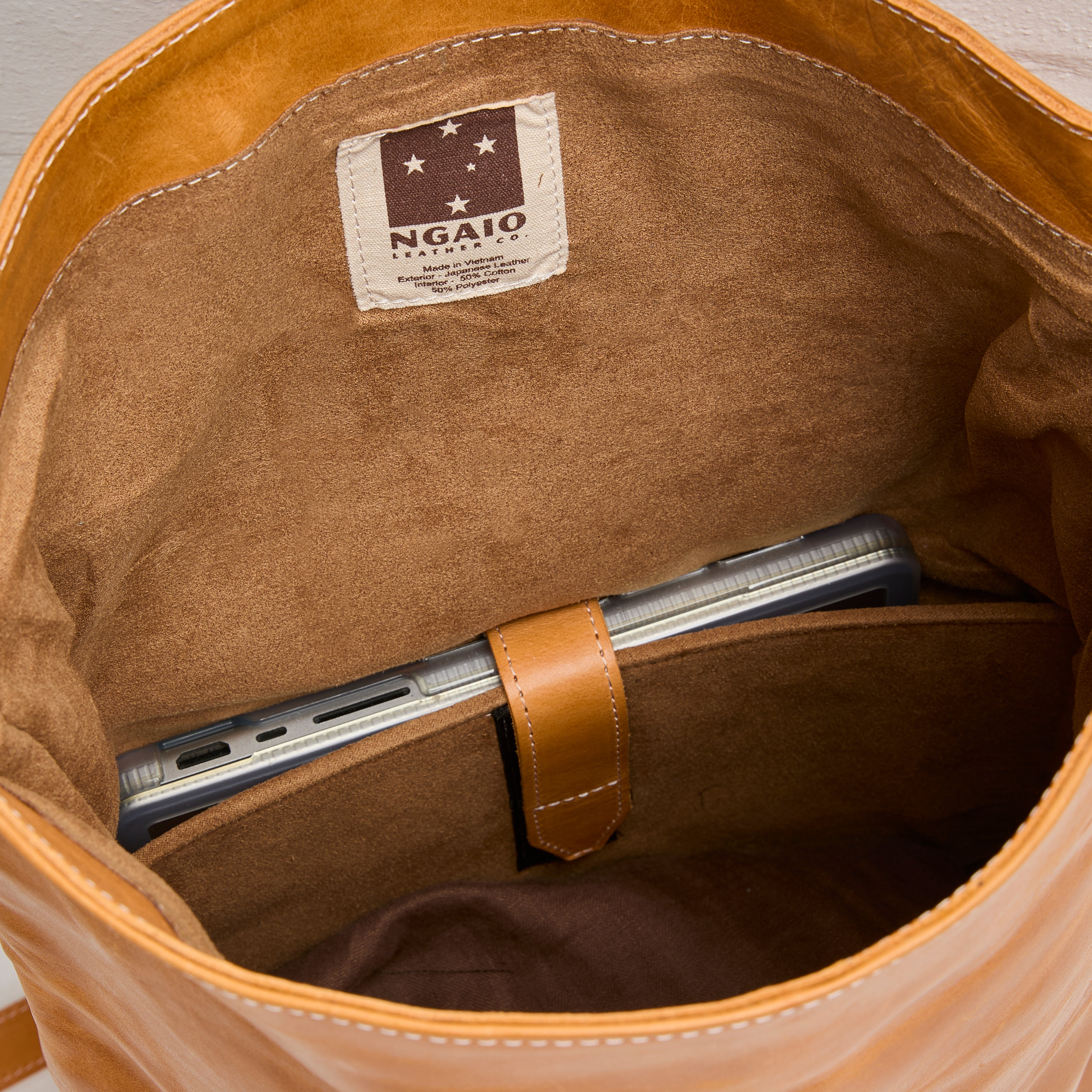 Mainichi Leather Rolltop Backpack with laptop - Mutsu Tan