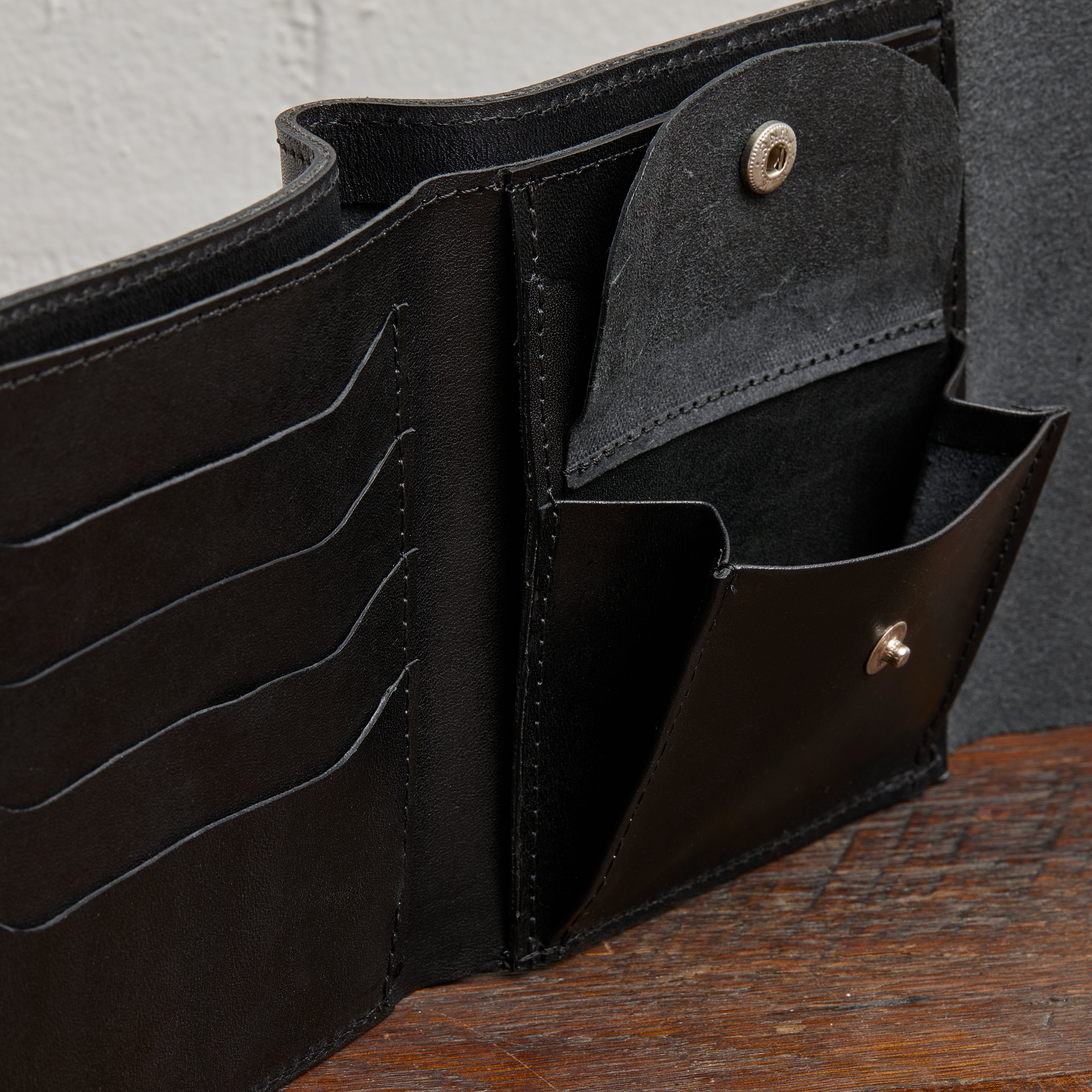 Zenbu Leather Wallet with cardholders and pocket- Sang Black